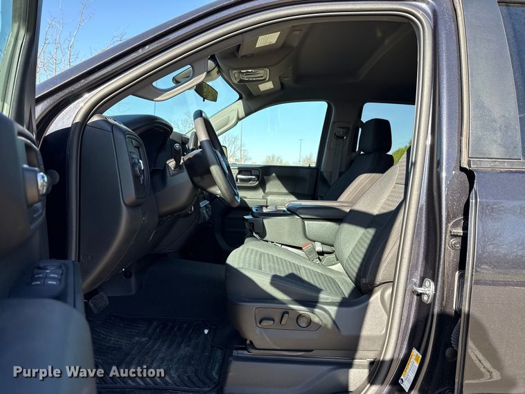 image for item DR1030 2023 Chevrolet Silverado 1500 Crew Cab pickup truck