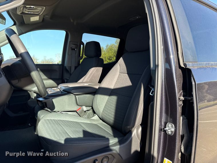 image for item DR1030 2023 Chevrolet Silverado 1500 Crew Cab pickup truck