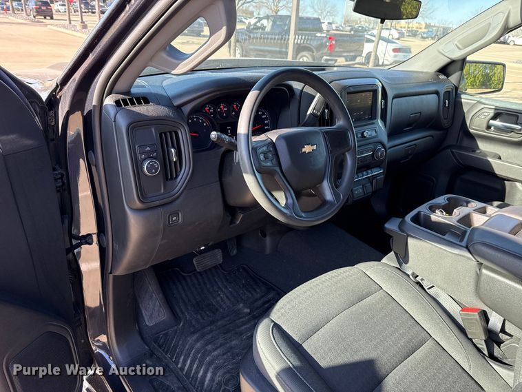 image for item DR1030 2023 Chevrolet Silverado 1500 Crew Cab pickup truck