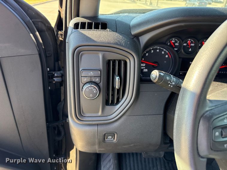 image for item DR1030 2023 Chevrolet Silverado 1500 Crew Cab pickup truck