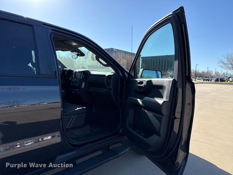 image for item DR1030 2023 Chevrolet Silverado 1500 Crew Cab pickup truck