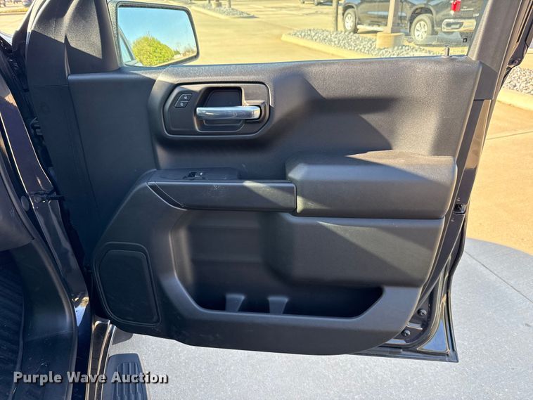 image for item DR1030 2023 Chevrolet Silverado 1500 Crew Cab pickup truck