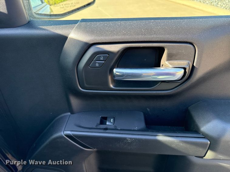 image for item DR1030 2023 Chevrolet Silverado 1500 Crew Cab pickup truck