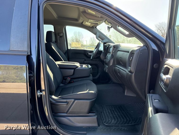 image for item DR1030 2023 Chevrolet Silverado 1500 Crew Cab pickup truck