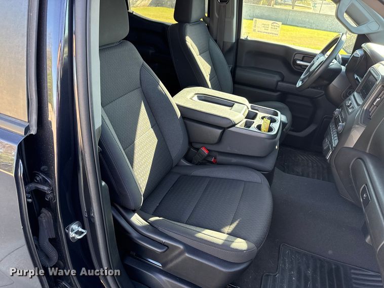 image for item DR1030 2023 Chevrolet Silverado 1500 Crew Cab pickup truck