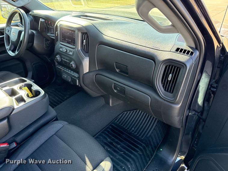 image for item DR1030 2023 Chevrolet Silverado 1500 Crew Cab pickup truck