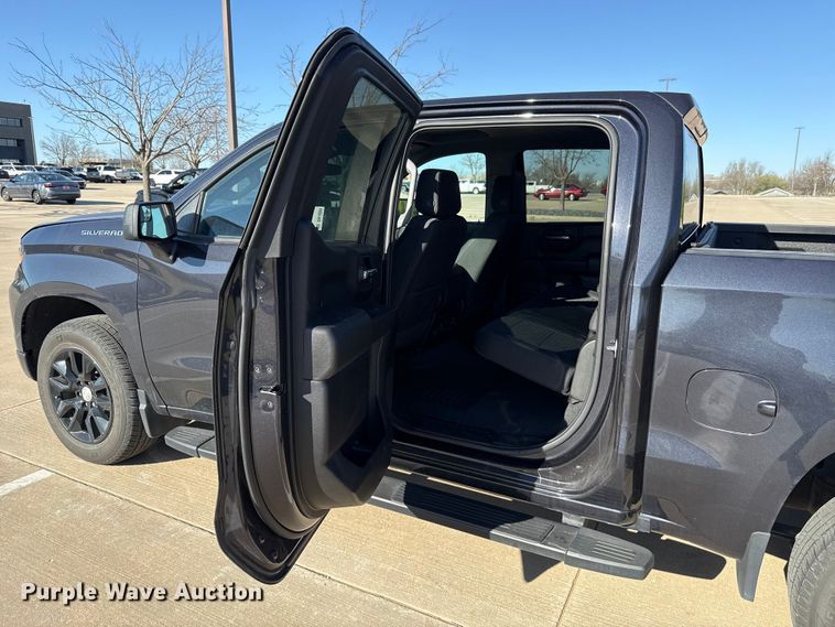 image for item DR1030 2023 Chevrolet Silverado 1500 Crew Cab pickup truck