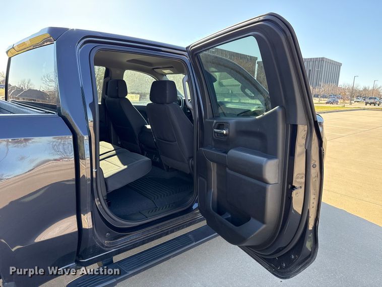 image for item DR1030 2023 Chevrolet Silverado 1500 Crew Cab pickup truck
