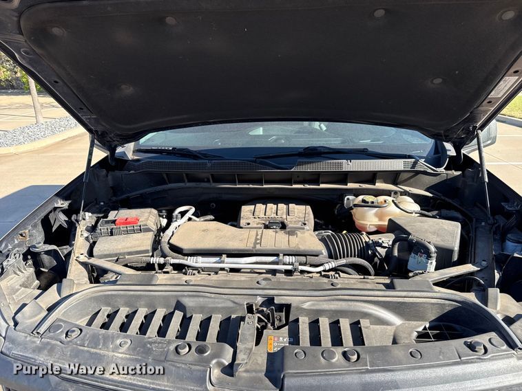 image for item DR1030 2023 Chevrolet Silverado 1500 Crew Cab pickup truck