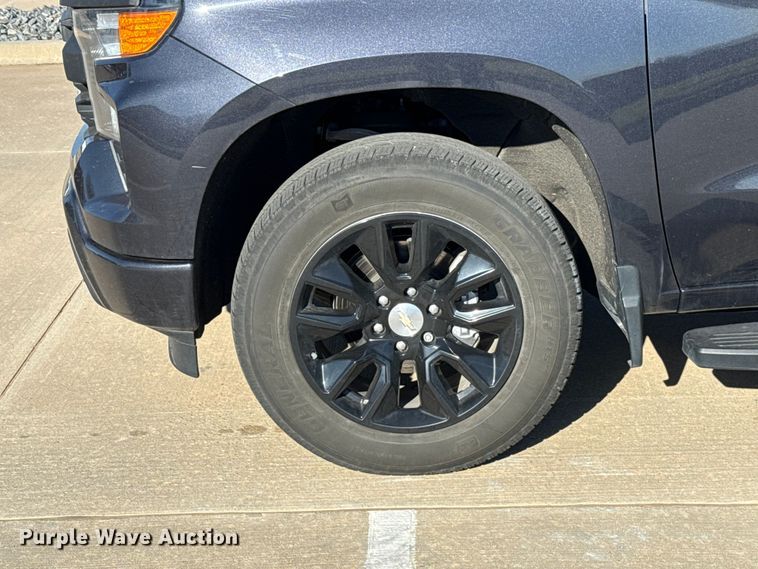 image for item DR1030 2023 Chevrolet Silverado 1500 Crew Cab pickup truck