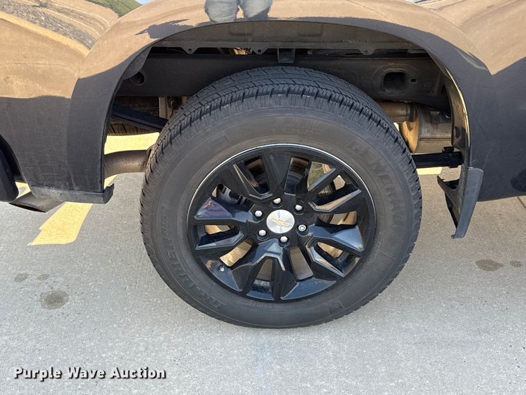 image for item DR1030 2023 Chevrolet Silverado 1500 Crew Cab pickup truck