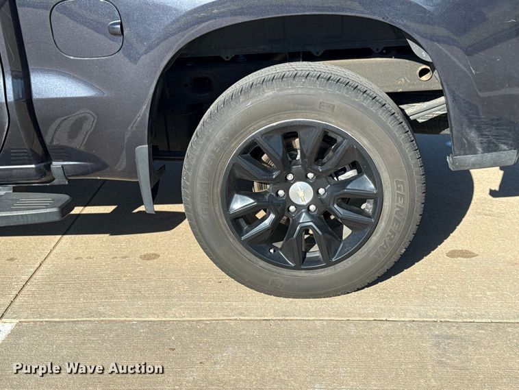 image for item DR1030 2023 Chevrolet Silverado 1500 Crew Cab pickup truck