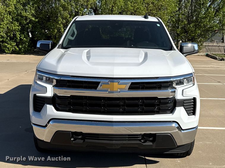 image for item DR1031 2023 Chevrolet Silverado 1500 Crew Cab pickup truck