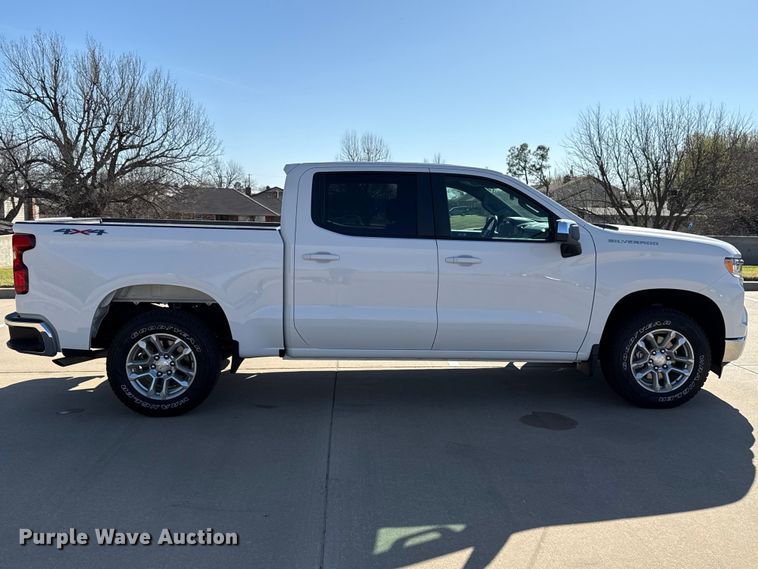 image for item DR1031 2023 Chevrolet Silverado 1500 Crew Cab pickup truck