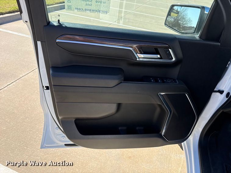 image for item DR1031 2023 Chevrolet Silverado 1500 Crew Cab pickup truck