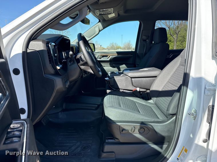 image for item DR1031 2023 Chevrolet Silverado 1500 Crew Cab pickup truck