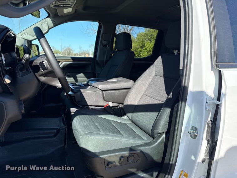 image for item DR1031 2023 Chevrolet Silverado 1500 Crew Cab pickup truck