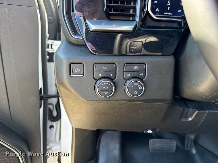 image for item DR1031 2023 Chevrolet Silverado 1500 Crew Cab pickup truck