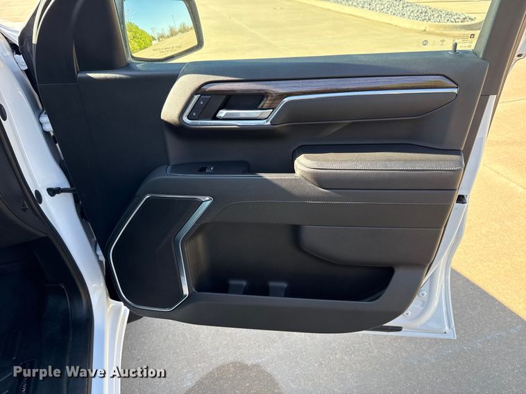 image for item DR1031 2023 Chevrolet Silverado 1500 Crew Cab pickup truck