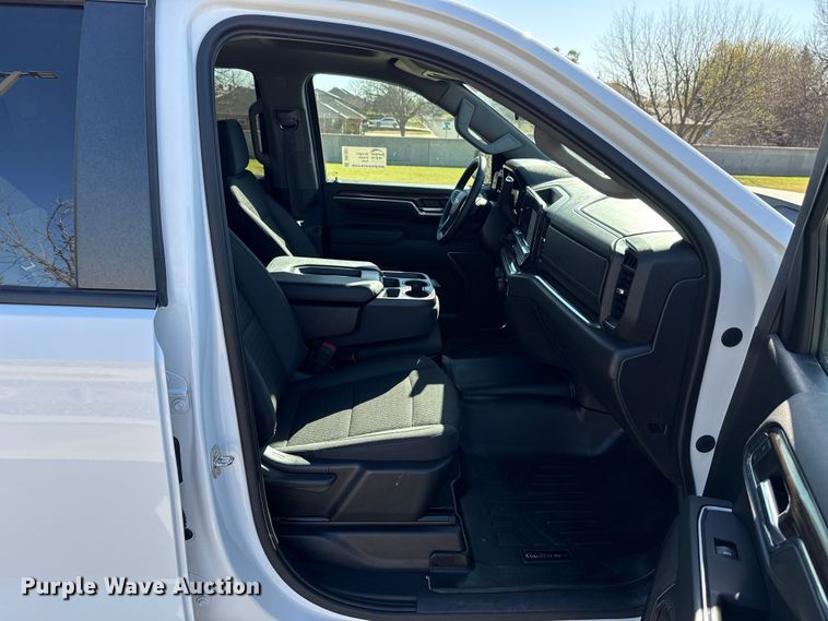 image for item DR1031 2023 Chevrolet Silverado 1500 Crew Cab pickup truck