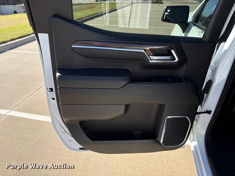 image for item DR1031 2023 Chevrolet Silverado 1500 Crew Cab pickup truck