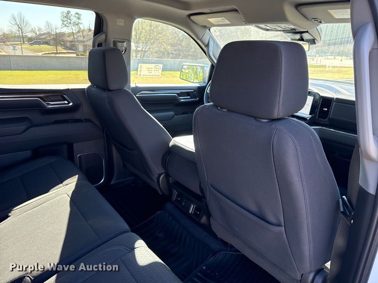 image for item DR1031 2023 Chevrolet Silverado 1500 Crew Cab pickup truck