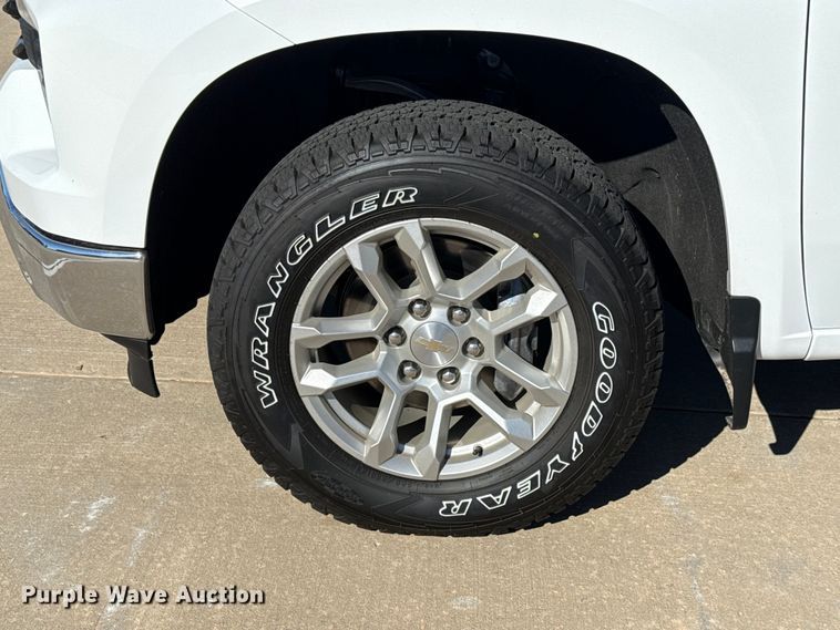 image for item DR1031 2023 Chevrolet Silverado 1500 Crew Cab pickup truck