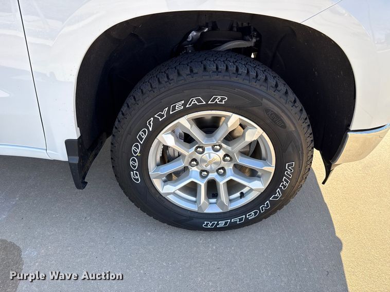 image for item DR1031 2023 Chevrolet Silverado 1500 Crew Cab pickup truck