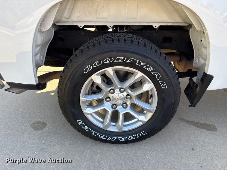 image for item DR1031 2023 Chevrolet Silverado 1500 Crew Cab pickup truck