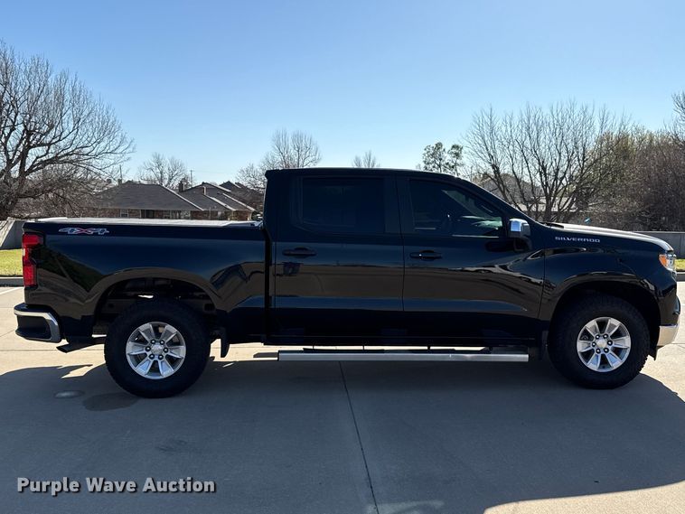 image for item DR1032 2023 Chevrolet Silverado 1500 Crew Cab pickup truck