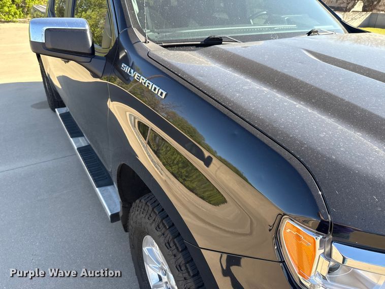 image for item DR1032 2023 Chevrolet Silverado 1500 Crew Cab pickup truck