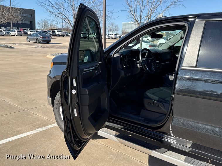 image for item DR1032 2023 Chevrolet Silverado 1500 Crew Cab pickup truck