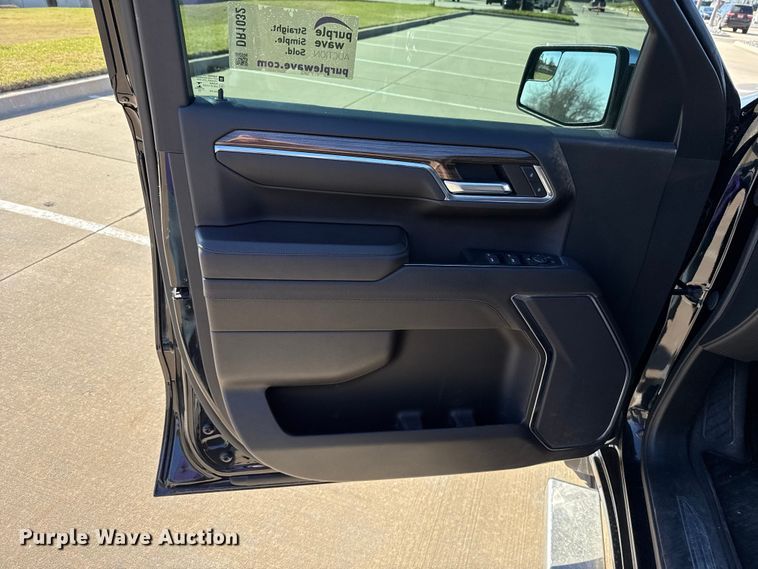 image for item DR1032 2023 Chevrolet Silverado 1500 Crew Cab pickup truck