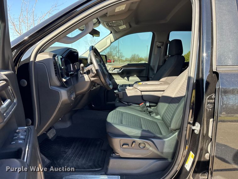 image for item DR1032 2023 Chevrolet Silverado 1500 Crew Cab pickup truck