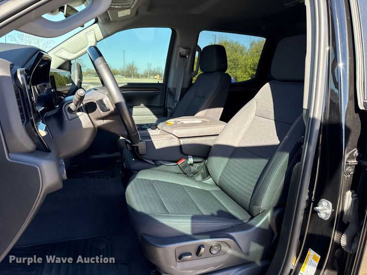 image for item DR1032 2023 Chevrolet Silverado 1500 Crew Cab pickup truck