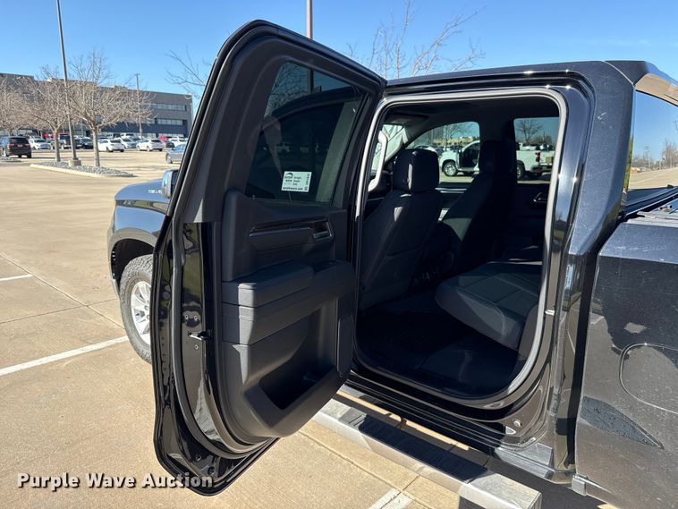 image for item DR1032 2023 Chevrolet Silverado 1500 Crew Cab pickup truck