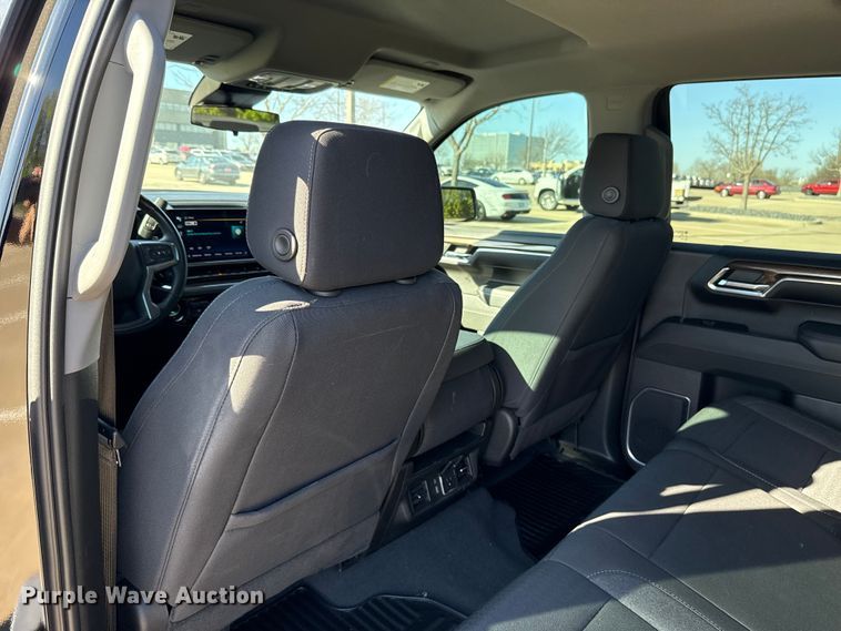 image for item DR1032 2023 Chevrolet Silverado 1500 Crew Cab pickup truck