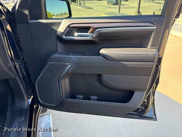 image for item DR1032 2023 Chevrolet Silverado 1500 Crew Cab pickup truck