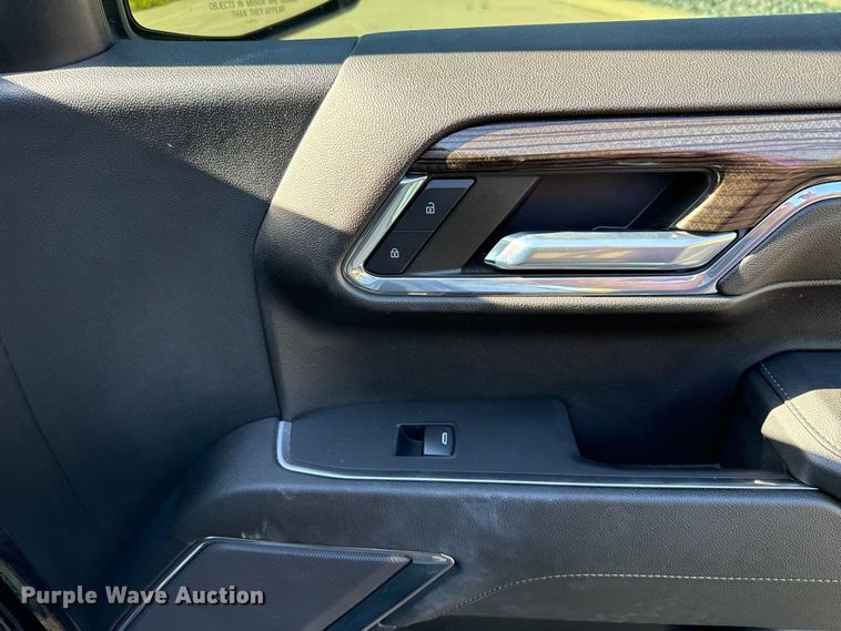 image for item DR1032 2023 Chevrolet Silverado 1500 Crew Cab pickup truck