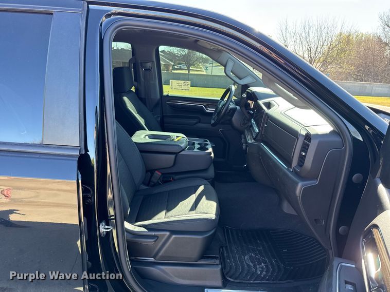 image for item DR1032 2023 Chevrolet Silverado 1500 Crew Cab pickup truck