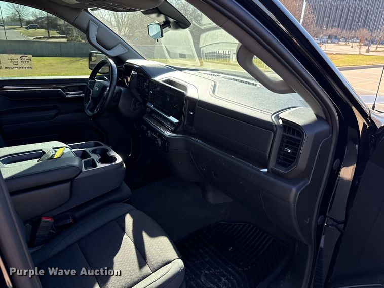 image for item DR1032 2023 Chevrolet Silverado 1500 Crew Cab pickup truck