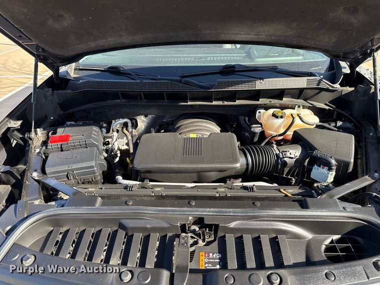 image for item DR1032 2023 Chevrolet Silverado 1500 Crew Cab pickup truck