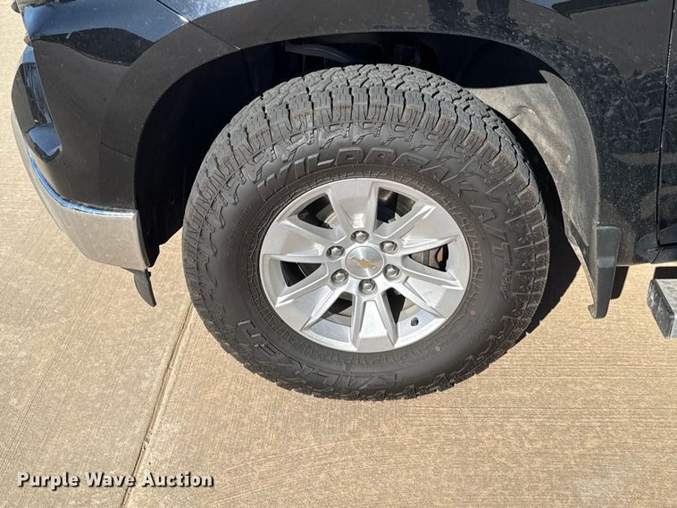 image for item DR1032 2023 Chevrolet Silverado 1500 Crew Cab pickup truck