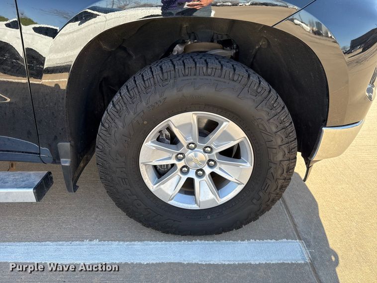 image for item DR1032 2023 Chevrolet Silverado 1500 Crew Cab pickup truck