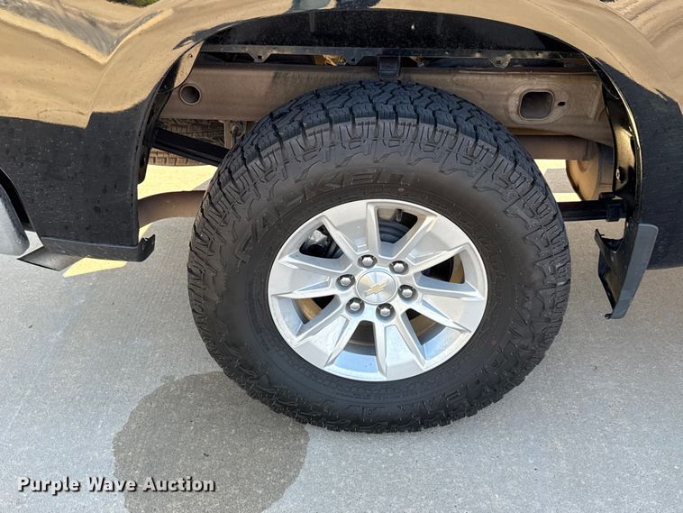 image for item DR1032 2023 Chevrolet Silverado 1500 Crew Cab pickup truck