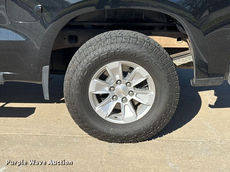 image for item DR1032 2023 Chevrolet Silverado 1500 Crew Cab pickup truck