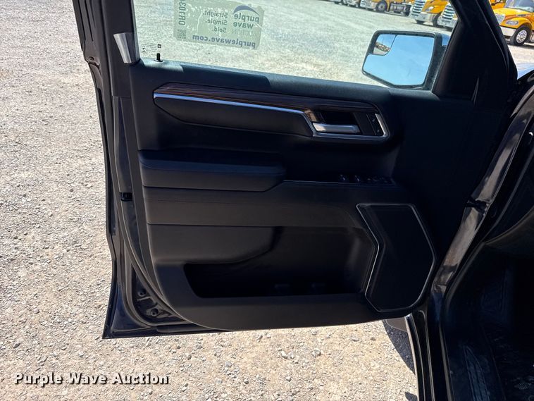 image for item DR1034 2023 Chevrolet Silverado 1500 Crew Cab pickup truck