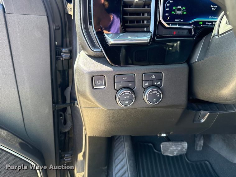 image for item DR1034 2023 Chevrolet Silverado 1500 Crew Cab pickup truck