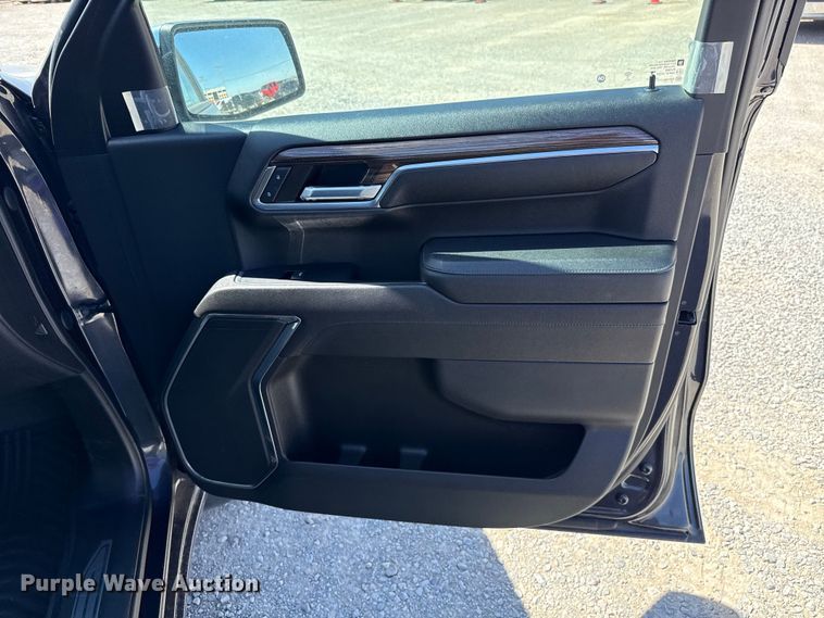 image for item DR1034 2023 Chevrolet Silverado 1500 Crew Cab pickup truck