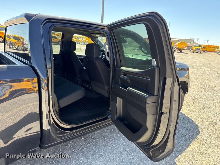 image for item DR1034 2023 Chevrolet Silverado 1500 Crew Cab pickup truck